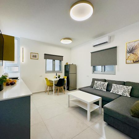 Amazing 2Rooms Apt In Bat Yam - Step By The Beach Buitenkant foto