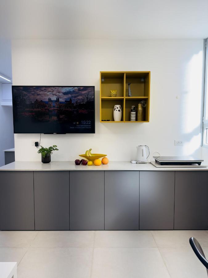 Amazing 2Rooms Apt In Bat Yam - Step By The Beach Buitenkant foto