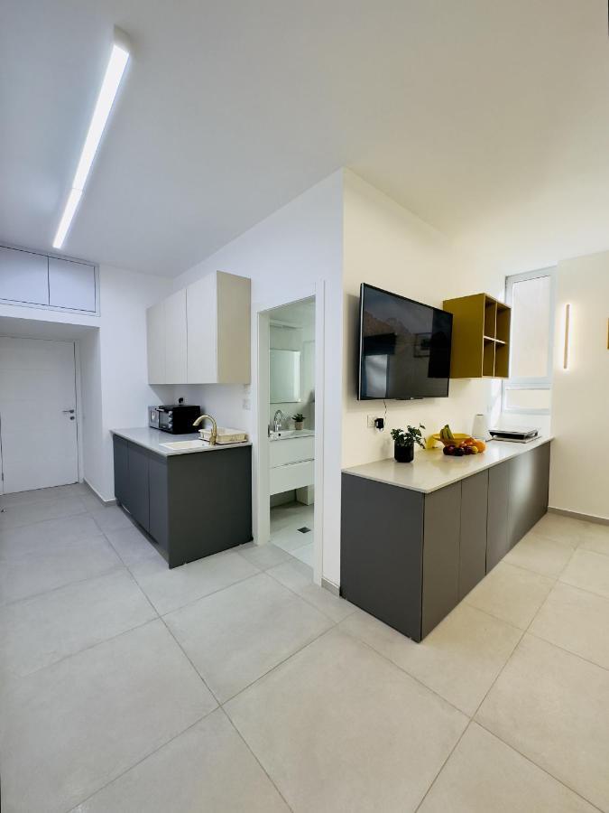 Amazing 2Rooms Apt In Bat Yam - Step By The Beach Buitenkant foto