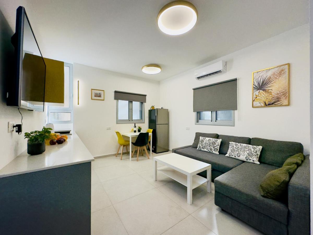 Amazing 2Rooms Apt In Bat Yam - Step By The Beach Buitenkant foto