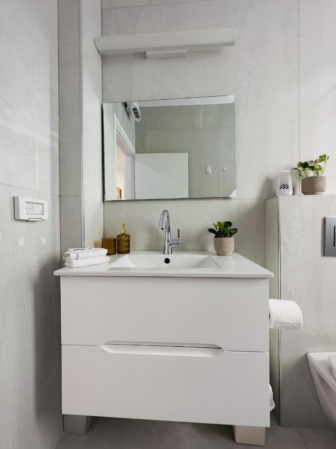 Amazing 2Rooms Apt In Bat Yam - Step By The Beach Buitenkant foto